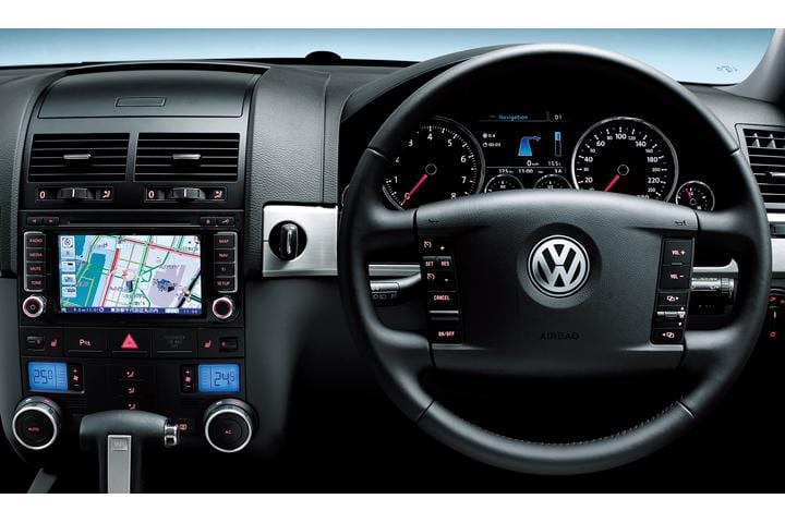 VW トゥアレグが本革シートを標準化しつつ18万円値下げ!! - 新車情報の